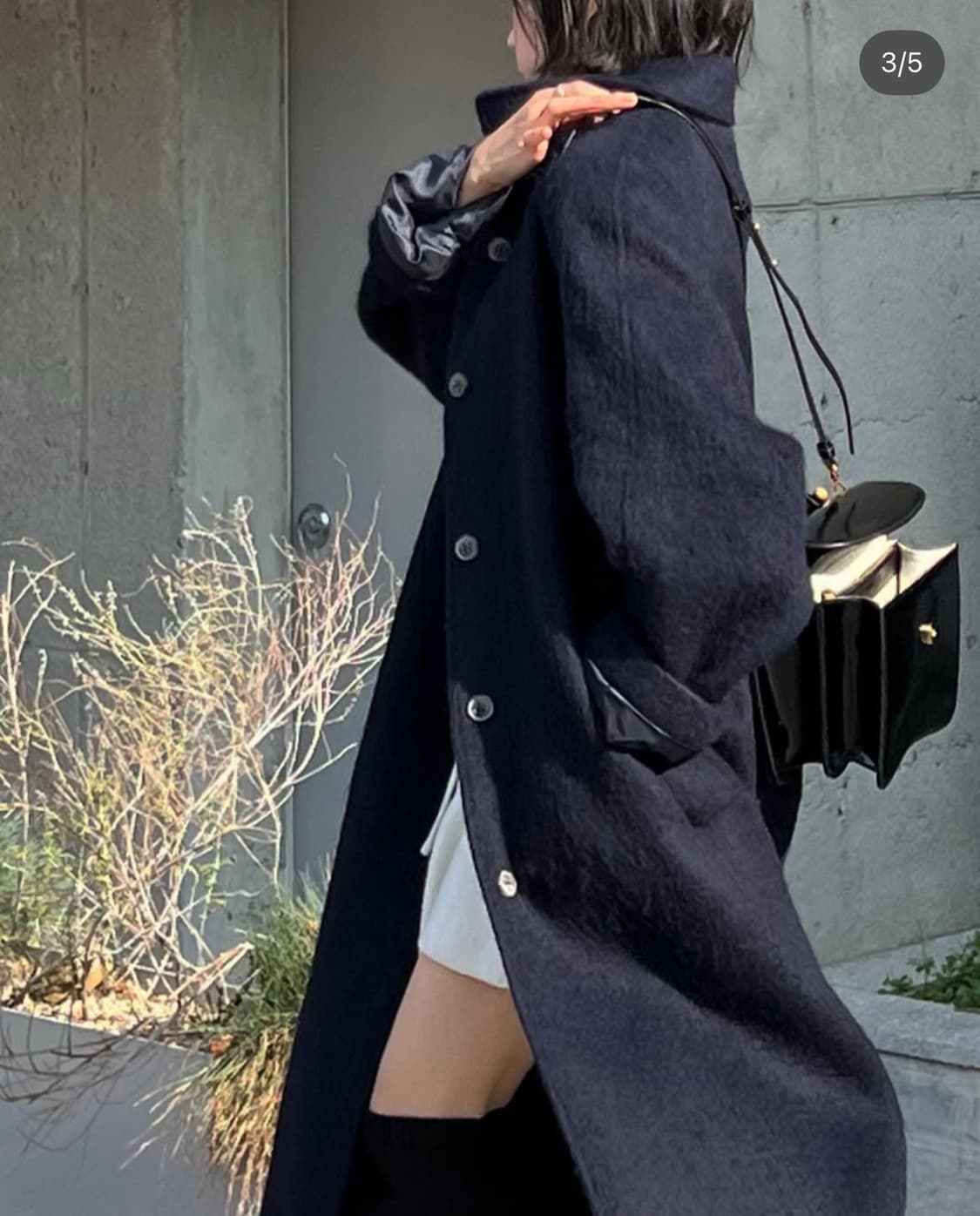 인더모먼트 헤리 모헤어 코트 (네이비) 상품이미지2