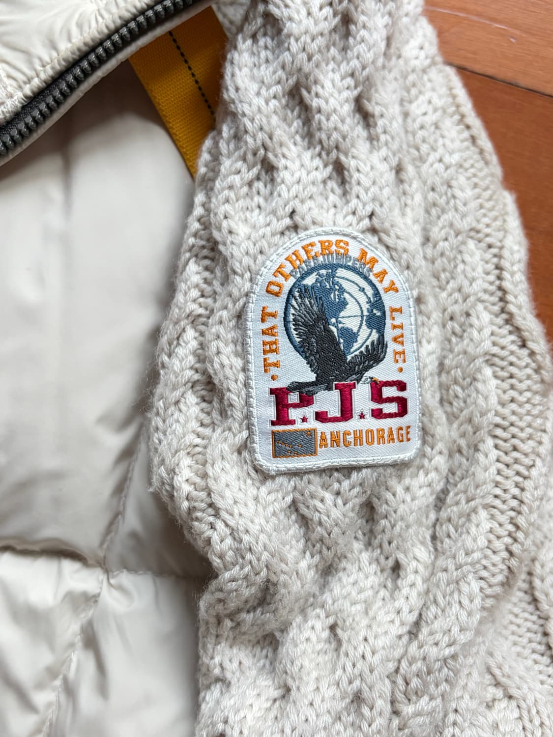 [희귀한 매물] 파라점퍼스 니트 패딩 L 상품이미지4