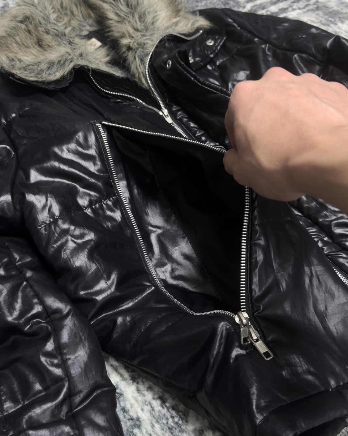 {Unknown} Glossy Black Fur Padded Jacket 상품이미지8