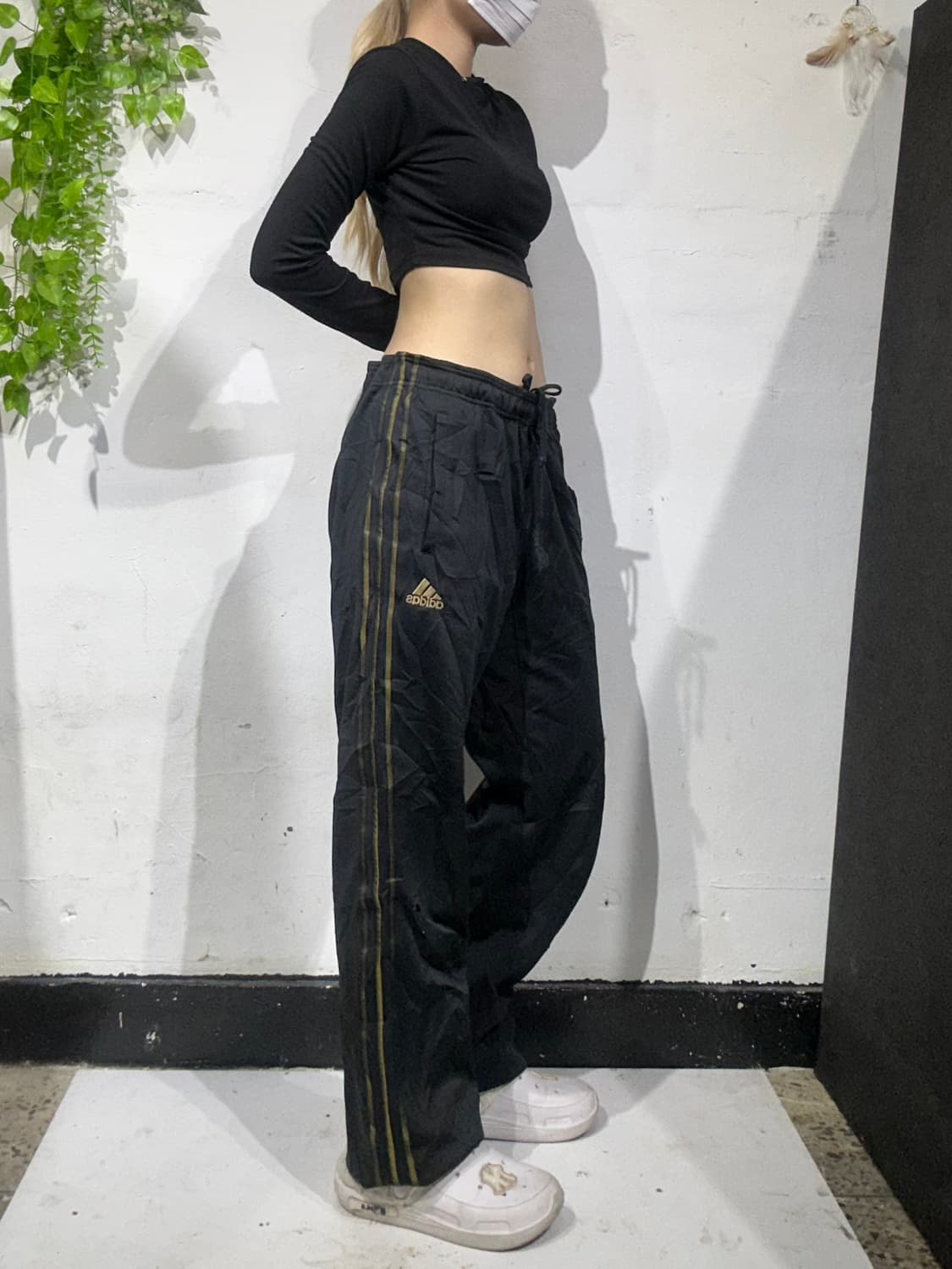 아디다스 블랙 골드 삼선 와이드 추리닝 바지 M 상품이미지1