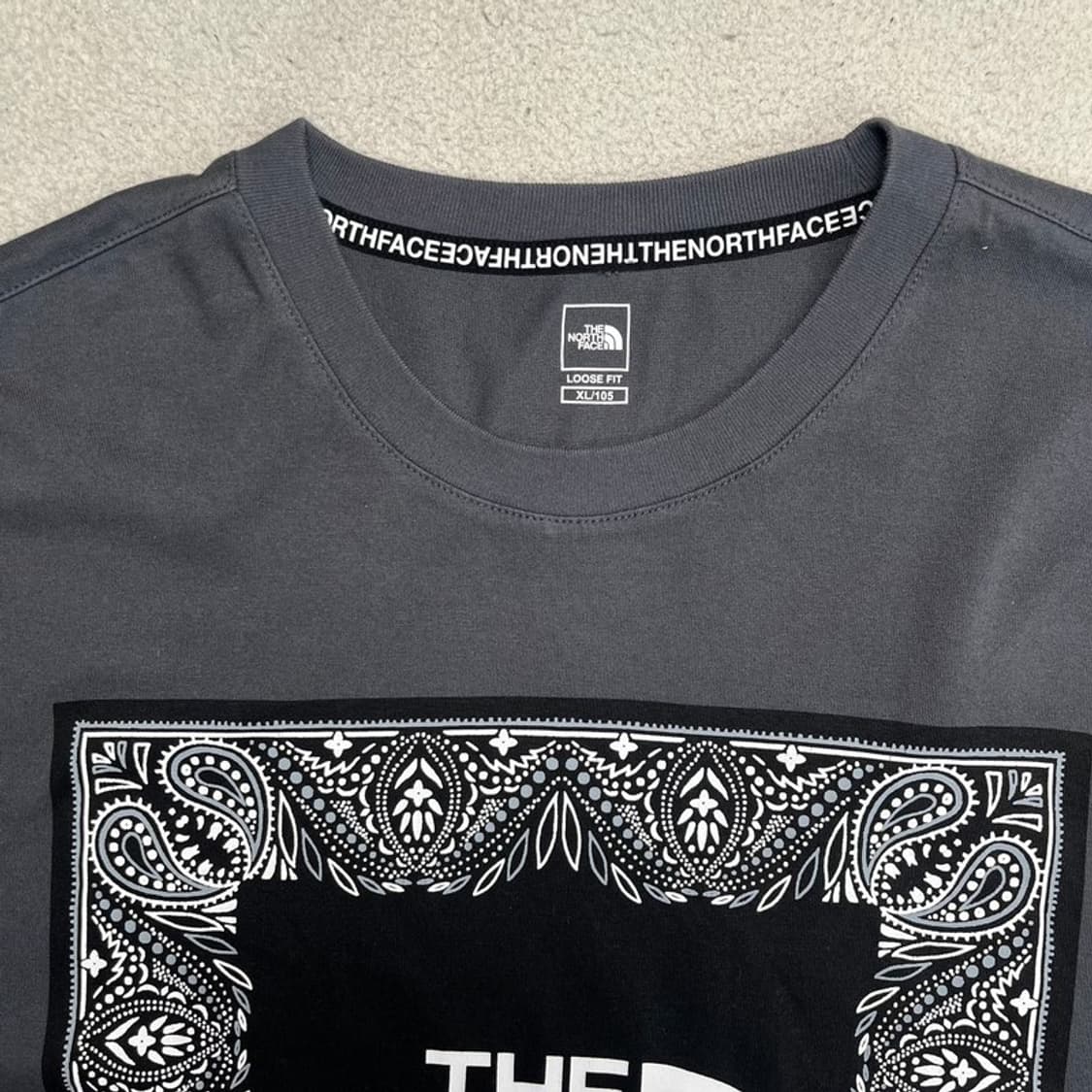  THE NORTH FACE 반다나 프린팅 티셔츠 그레이 105 상품이미지2