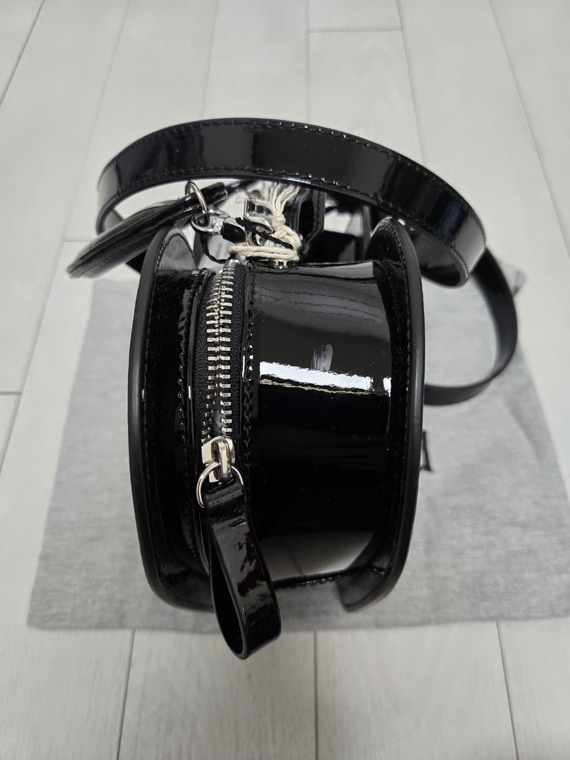 (새상품) 비비안웨스트우드 블랙하트 크로스백 상품이미지3