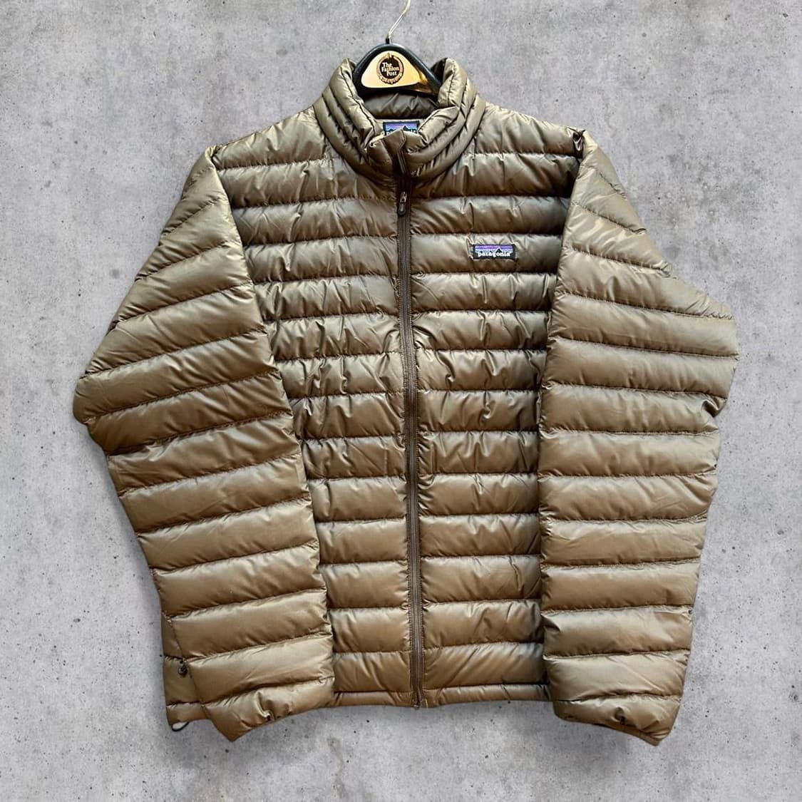 파타고니아 멘즈 경량패딩 상품이미지1