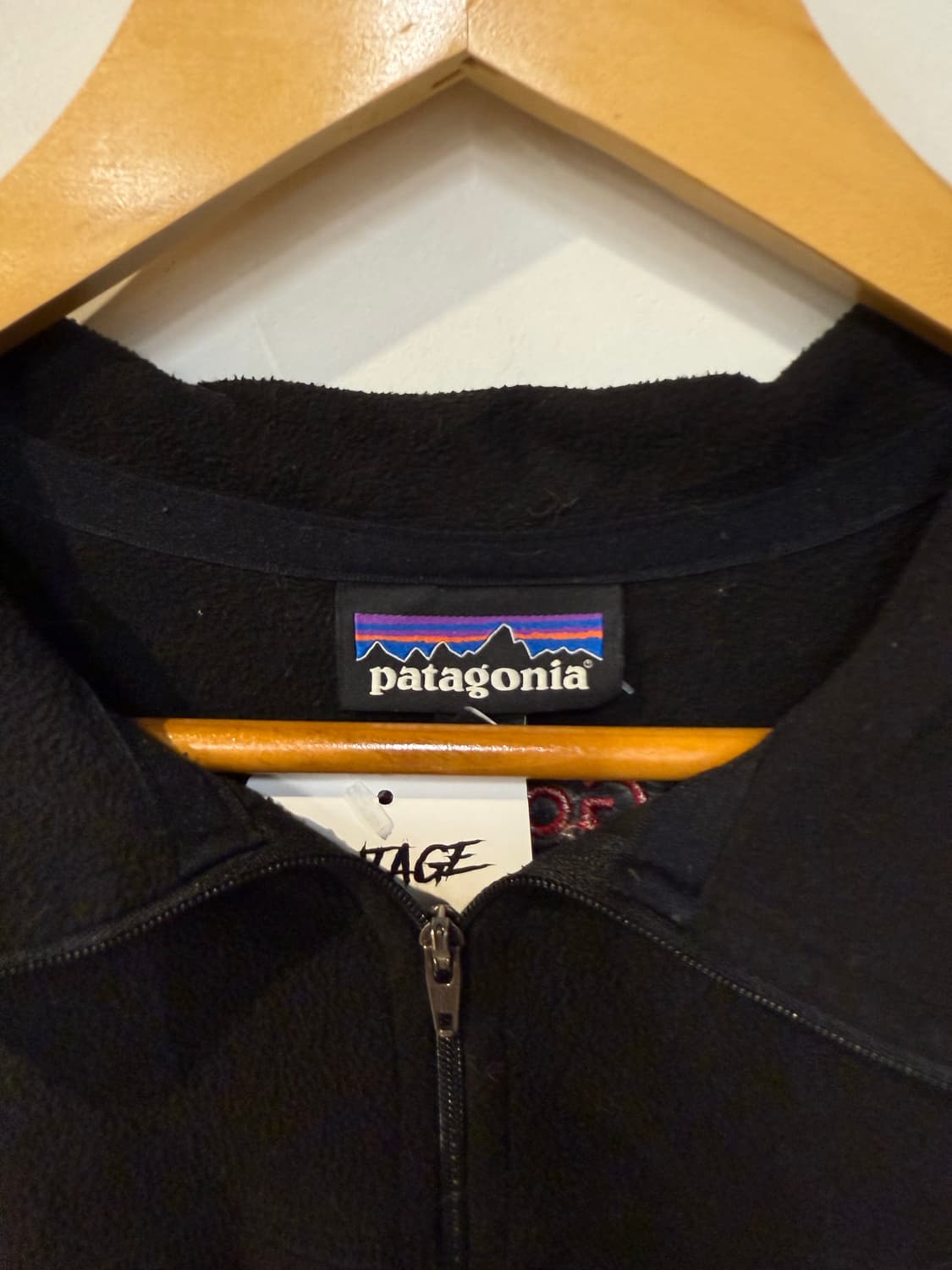 파타고니아 블랙 플리스 하프집업 상품이미지3