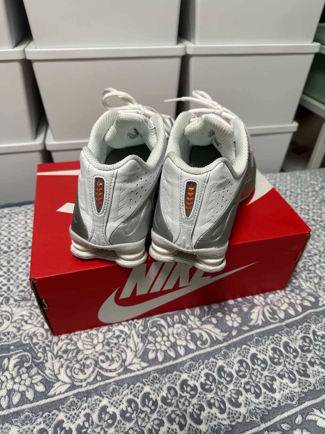 나이키 샥스 R4 화이트메탈릭실버 W285 정리합니다!! 상품이미지2