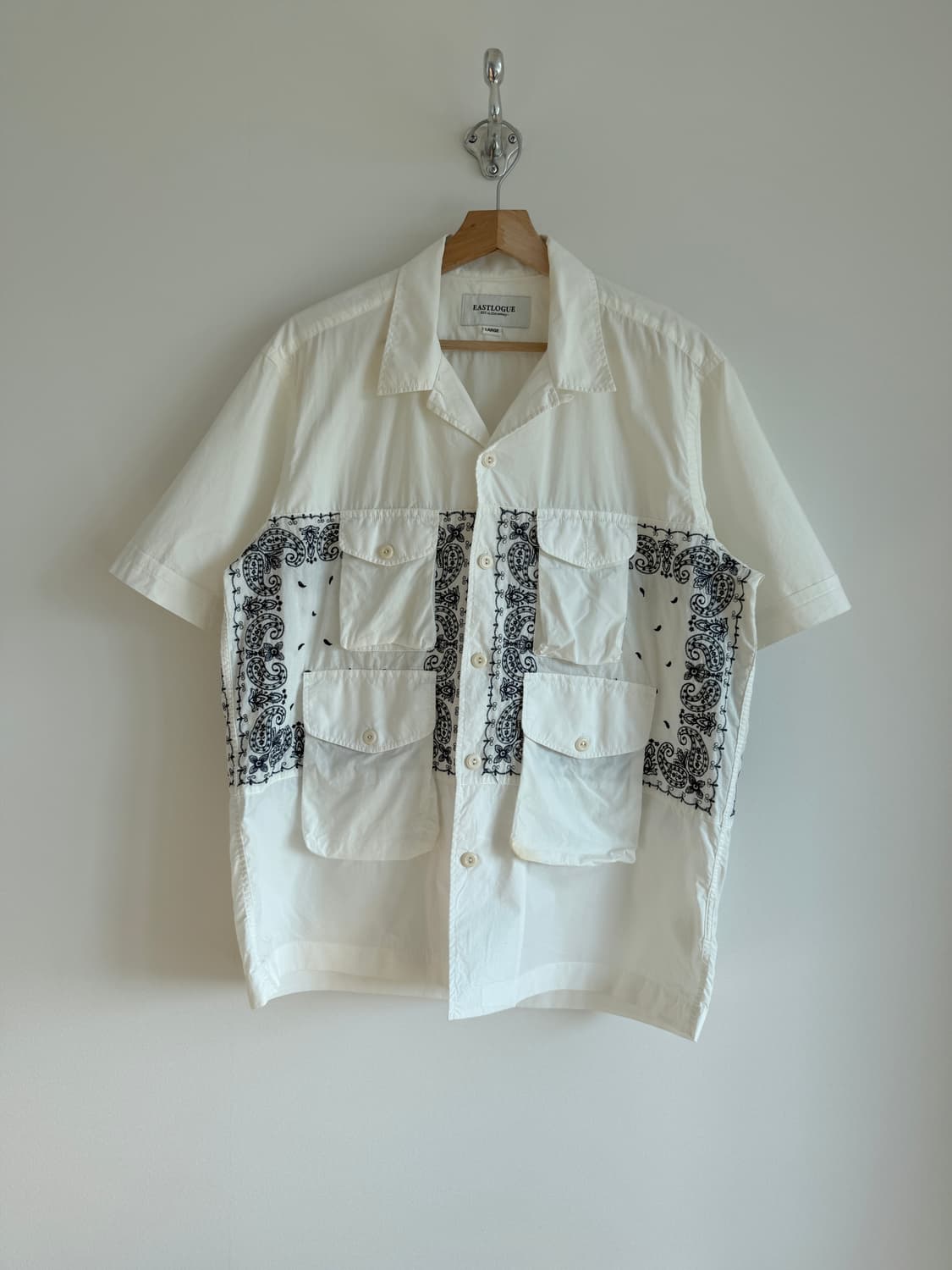 이스트로그(EASTLOGUE) 페이즐리 자수 반팔셔츠 상품이미지1