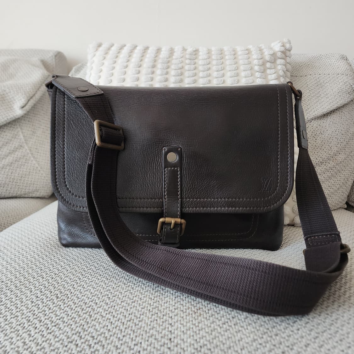 상태양호 루이비통 유타 레더 메신저 남성 숄더백 크로스백 다크브라운 상품이미지1