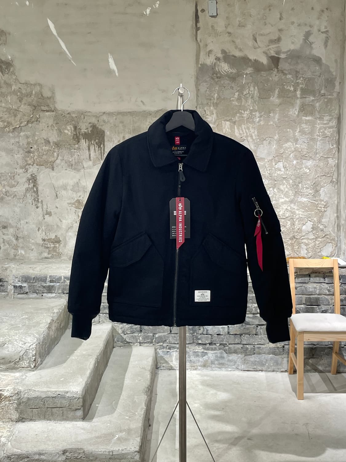 알파 인더스트리 블랙 cwu 쉐르파 라인드 유틸리티 봄버 자켓 상품이미지1