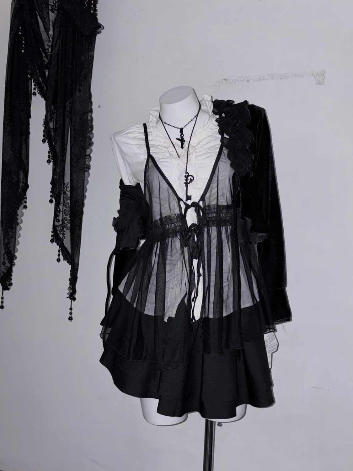 다크로맨틱 고스 코디세트 4피스 - 프릴, 시스루, 코르셋, 벨벳 상품이미지4