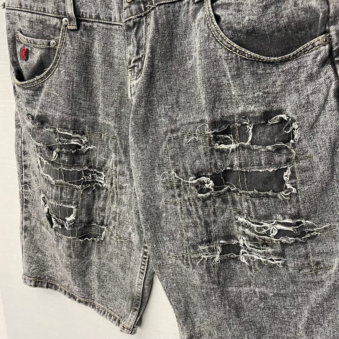 Freaky 워싱 디테일 반바지 상품이미지6