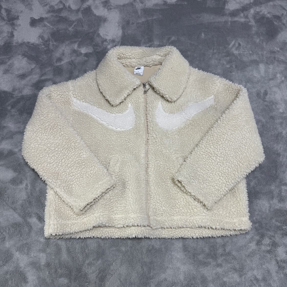 나이키 스우시 뽀글이 플리스 자켓 아이보리 상품이미지1