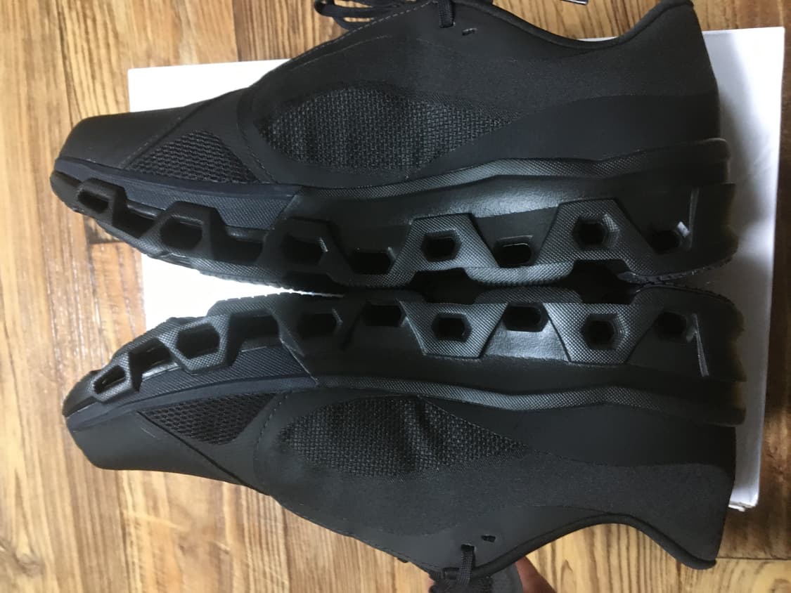 온러닝 파프 클라우드몬스터2 블랙 판매합니다  상품이미지5