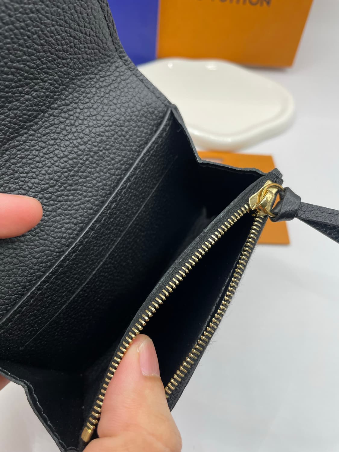 루이비통 비즈니스 카드 홀더 모노그램 엠보스 레더 블랙 상품이미지4