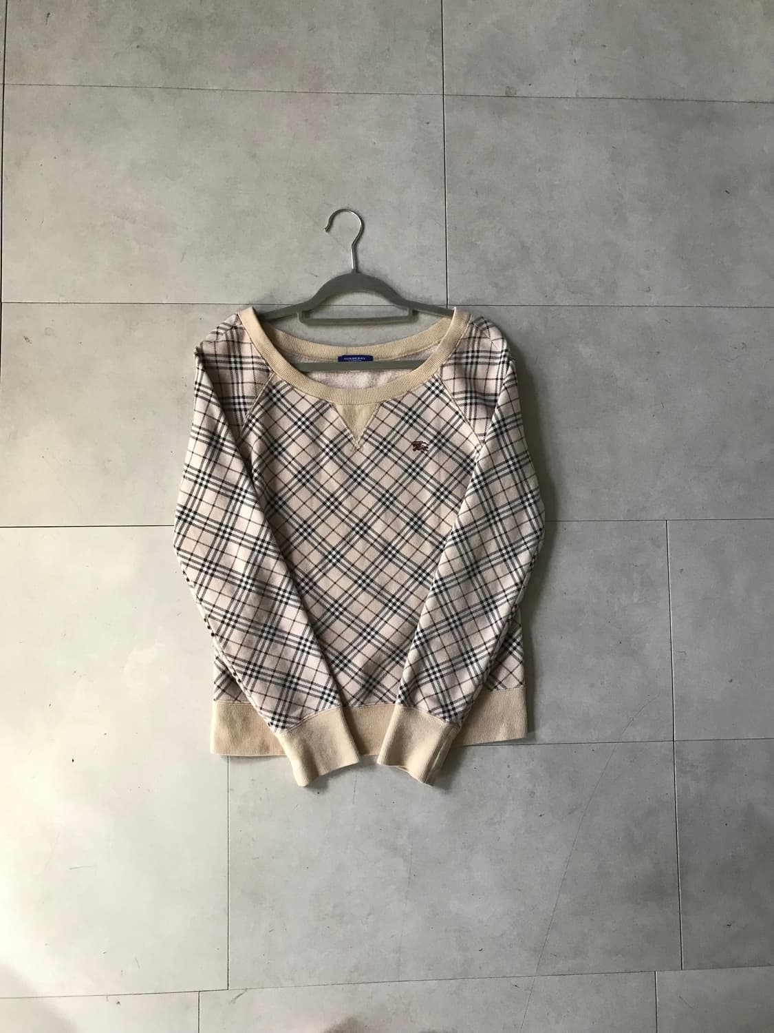 버버리 노바체크 오프숄더 맨투맨 상품이미지6