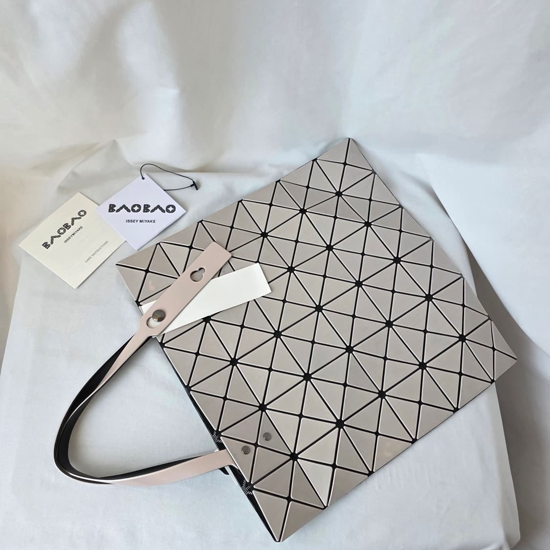 거의새거) 정품 이세이 미야케 루센트 토트백 베이지 상품이미지2