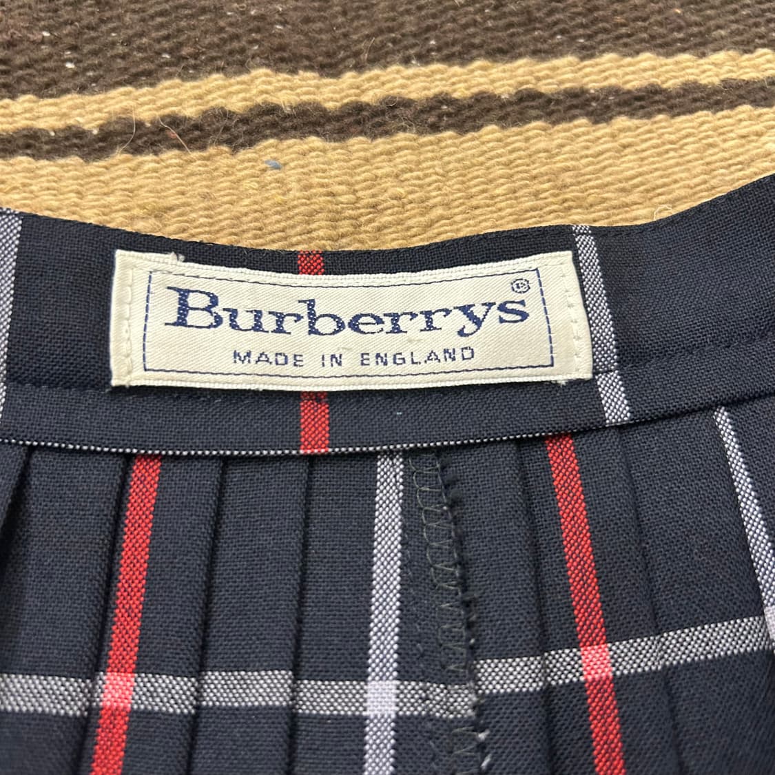 버버리 버클 플리츠 랩스커트 상품이미지3