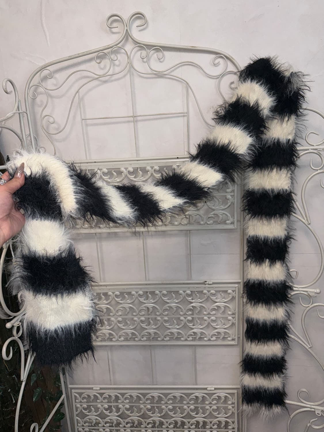 Black & white grunge stripe fur knit 머플러 상품이미지2
