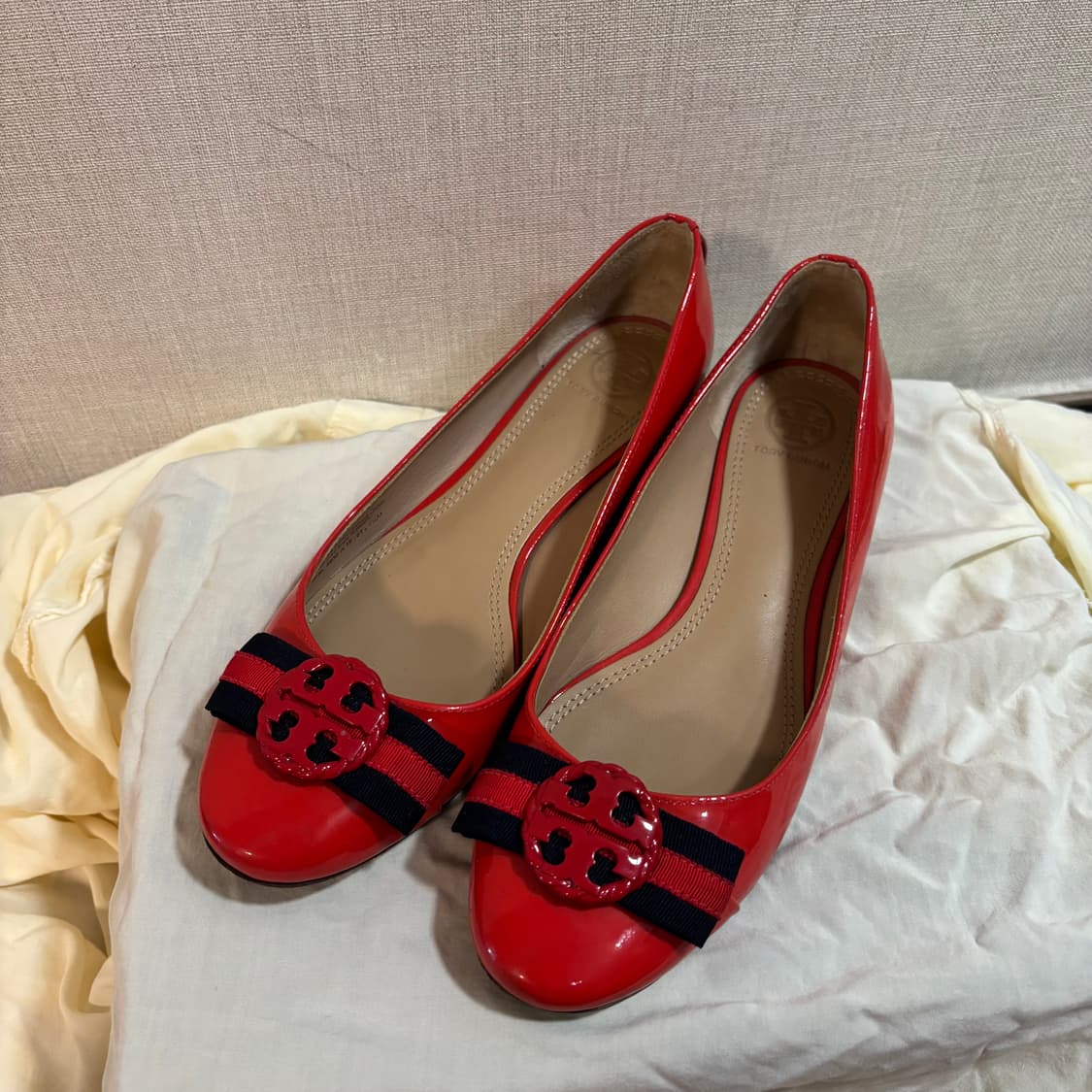 토리버치 레드 네이버 플랫슈즈 240-245 상품이미지1