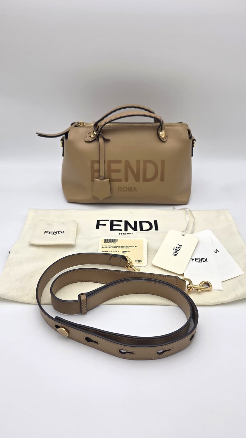 펜디 바이더웨이 미디엄 보스턴백 상품이미지5