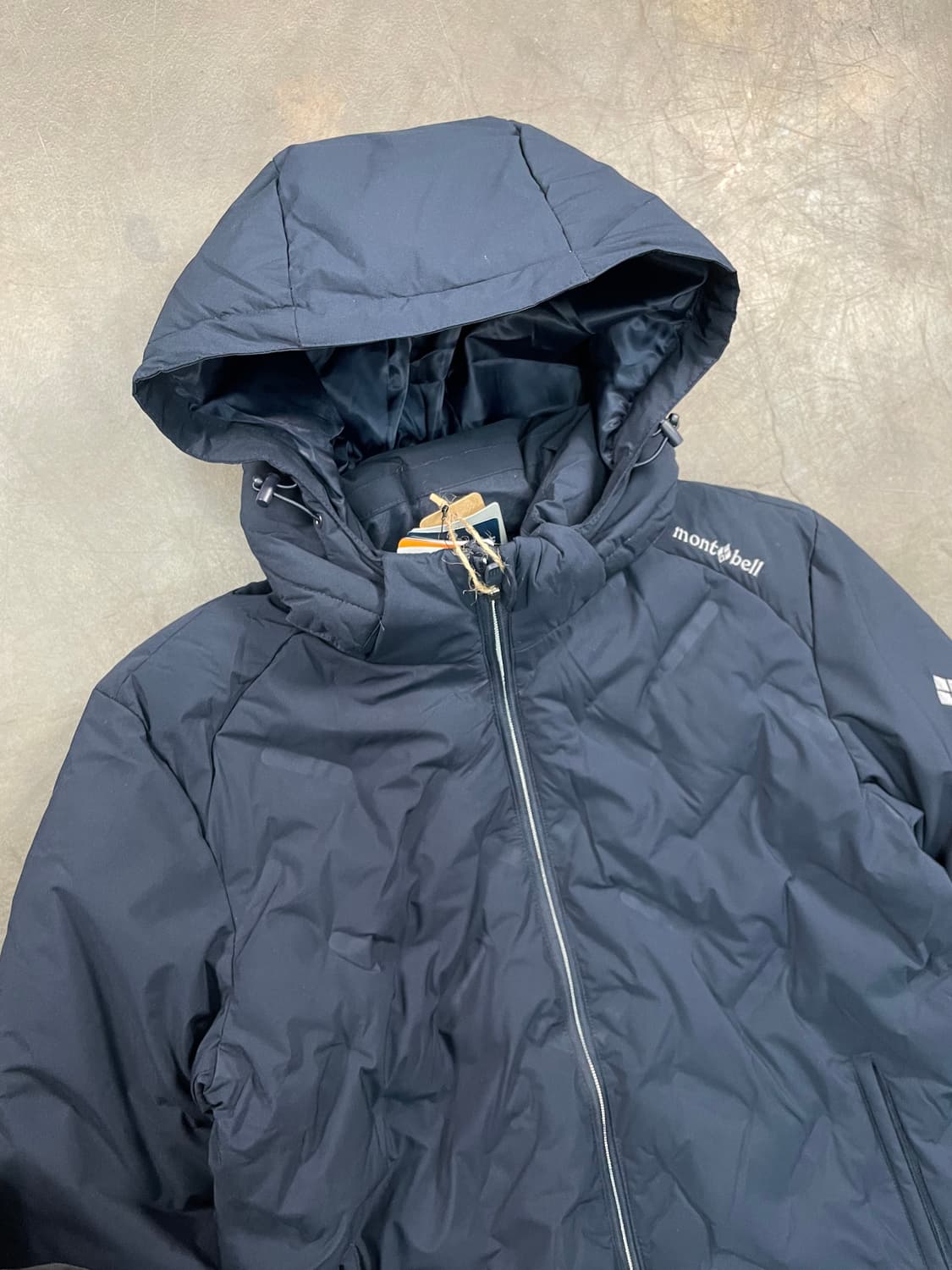 몽벨 데드스탁 후디드 경량 패딩 상품이미지2