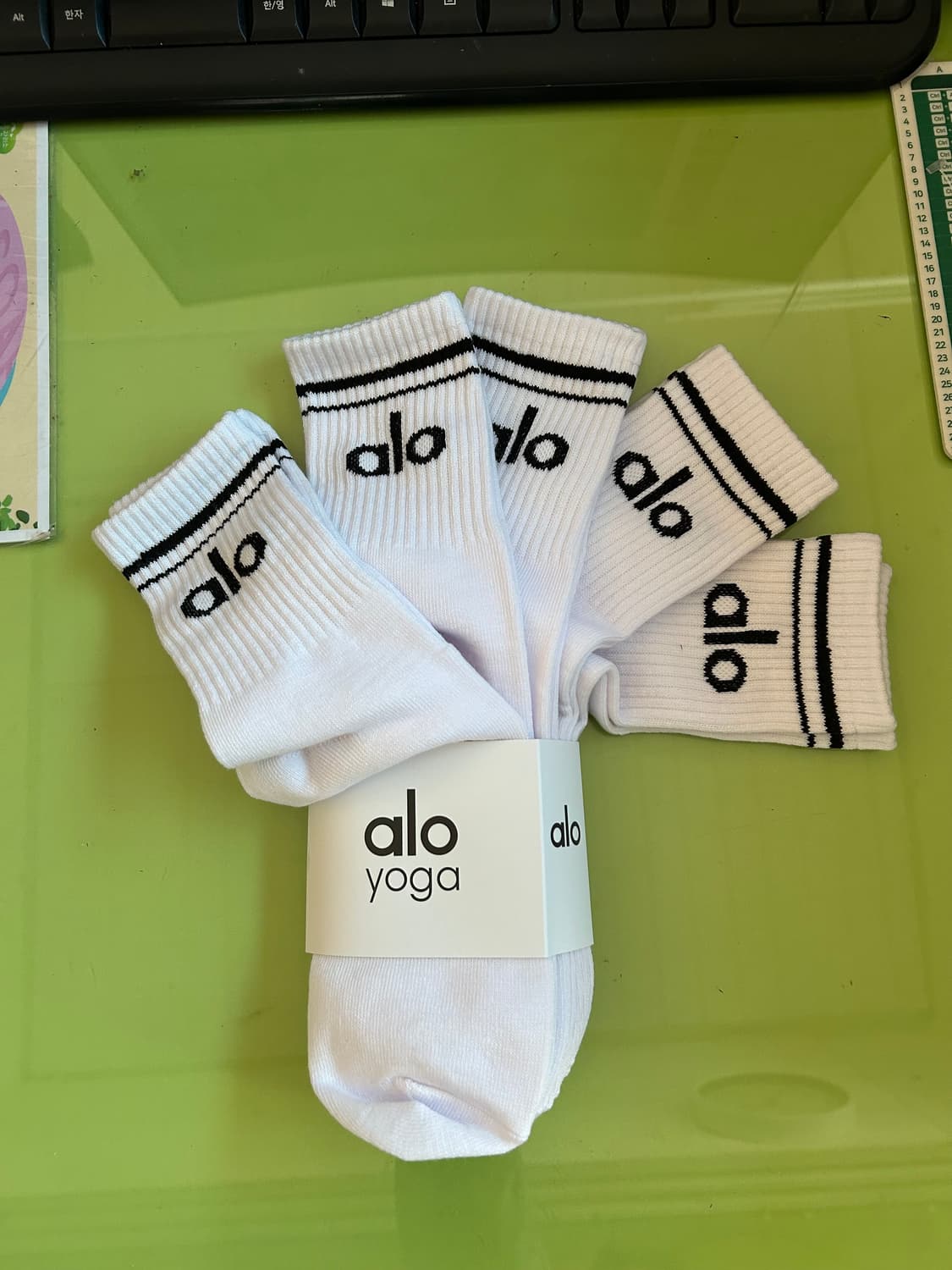 ALO 알로   유니섹스 하프 크루 삭스 상품이미지1