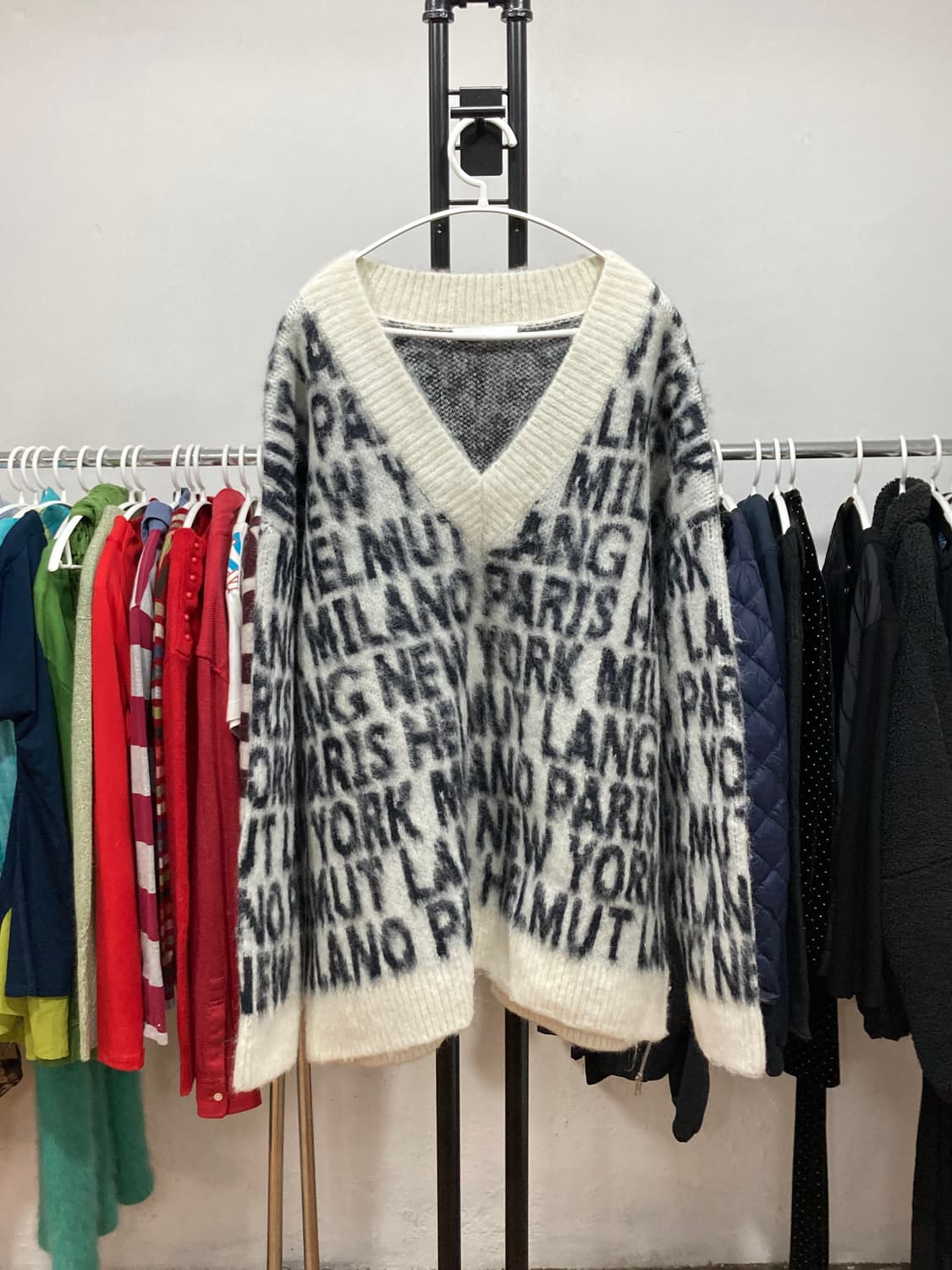 헬무트 랭(Helmut Lang) 브이넥 오버핏 앙고라 니트  상품이미지1