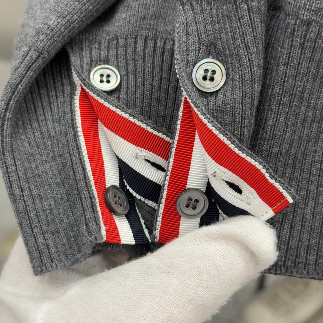 [3] 톰브라운 사선완장 밀라노스티치 가디건 상품이미지5