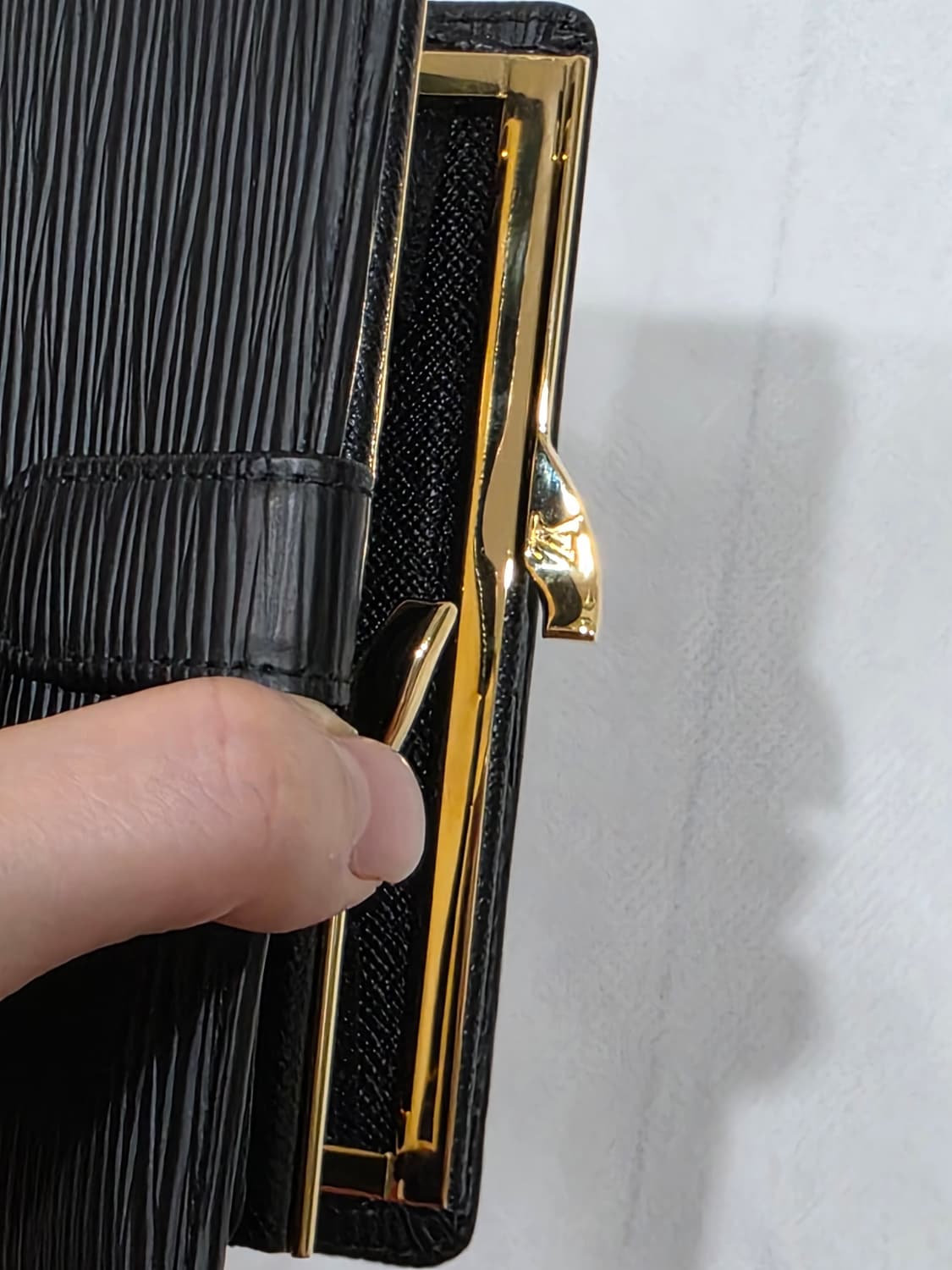 루이비통 에삐 프렌치퍼스 반지갑 검정  상품이미지7