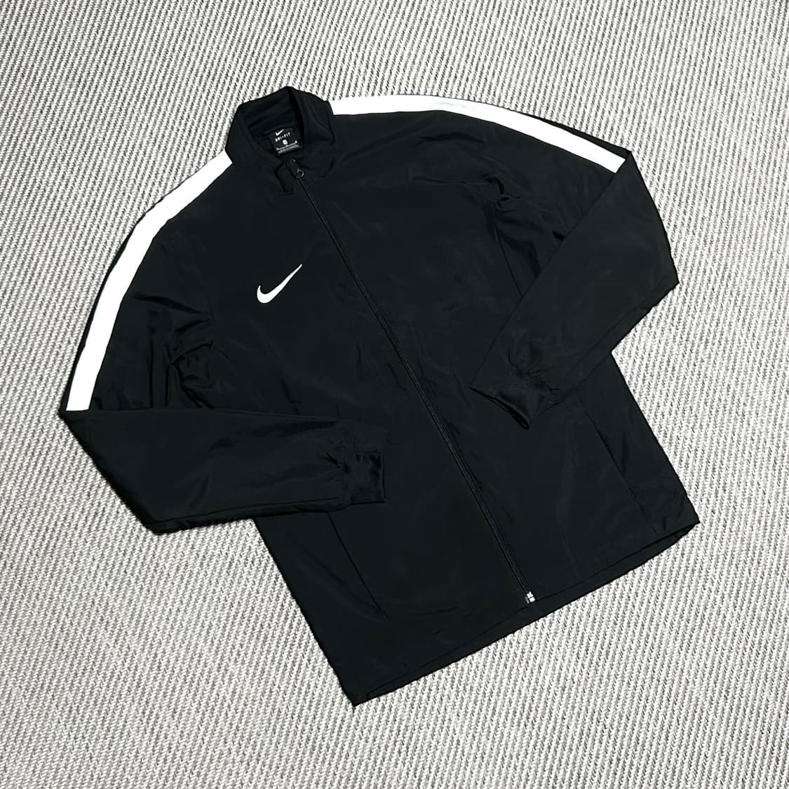 [M] Nike 나이키 검/흰 스우시 바람막이 자켓 상품이미지2