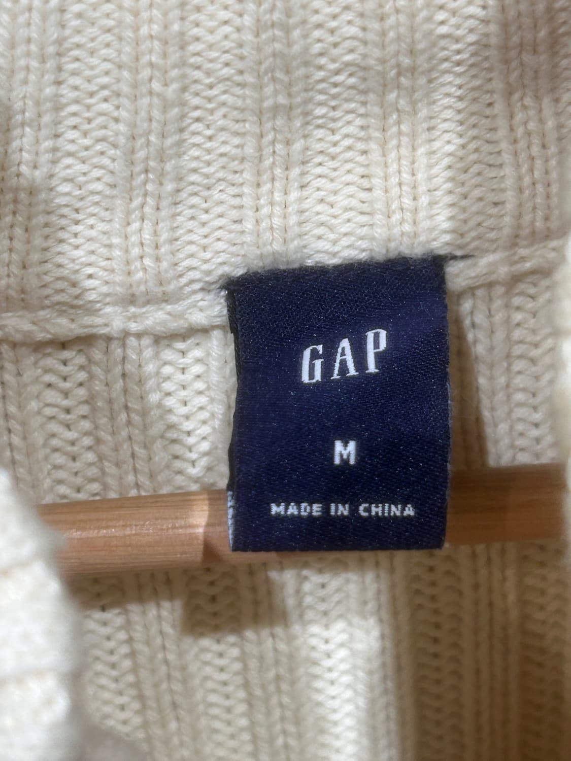 올드갭 언발란스 패턴 니트집업 상품이미지9