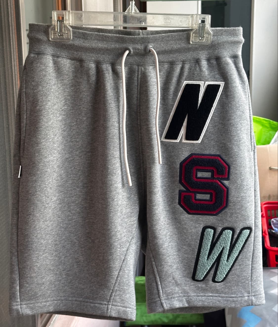 [Nike] 나이키 NSW 부클 바시티 와펜 플리스 반바지 그레이  상품이미지2