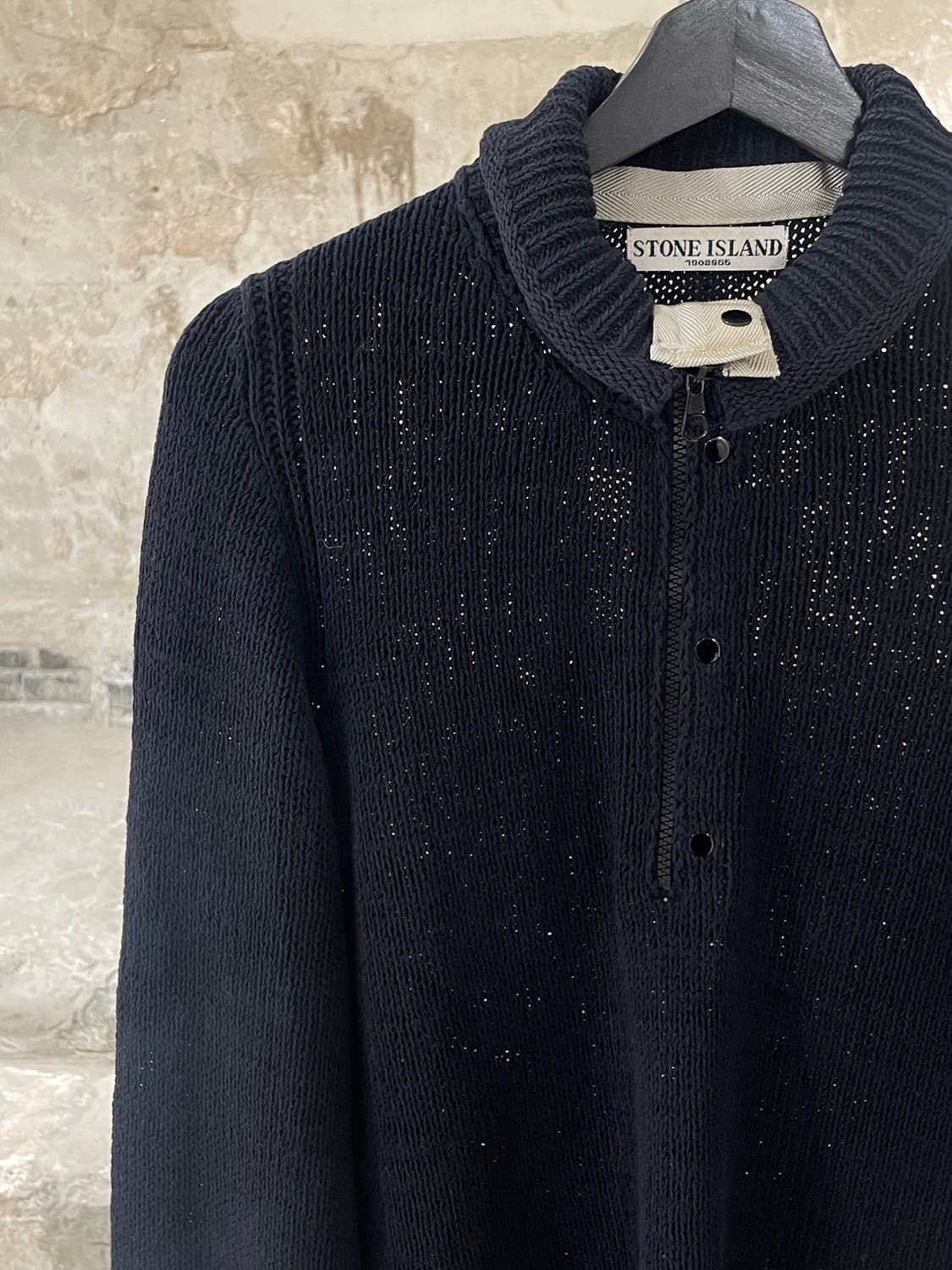 스톤 아일랜드 다크 네이비 와펜 하프 집업 모크넥 니트 상품이미지2