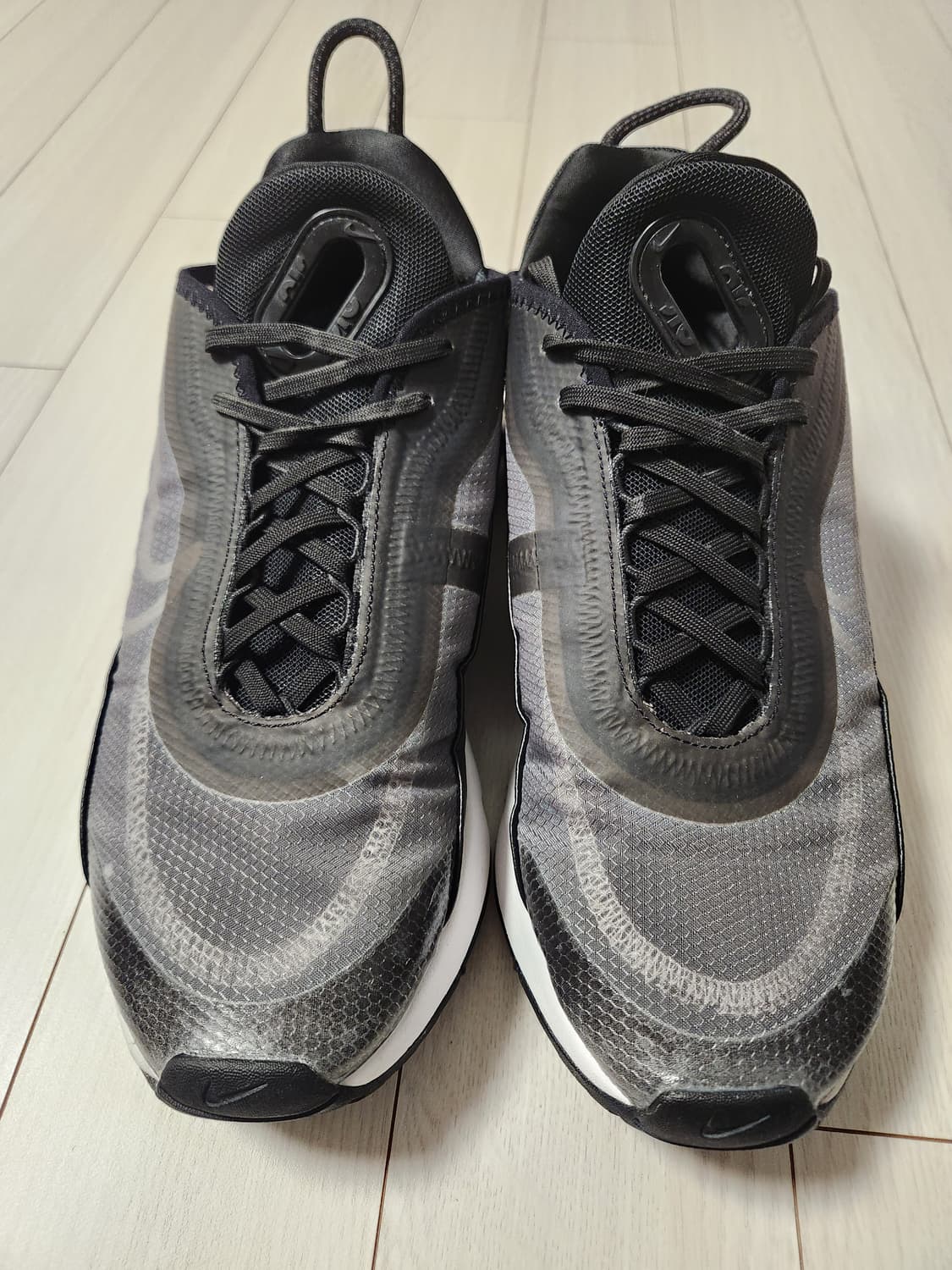 나이키 운동화 에어맥스 2090_C CW7306-001 사이즈260

사 상품이미지6