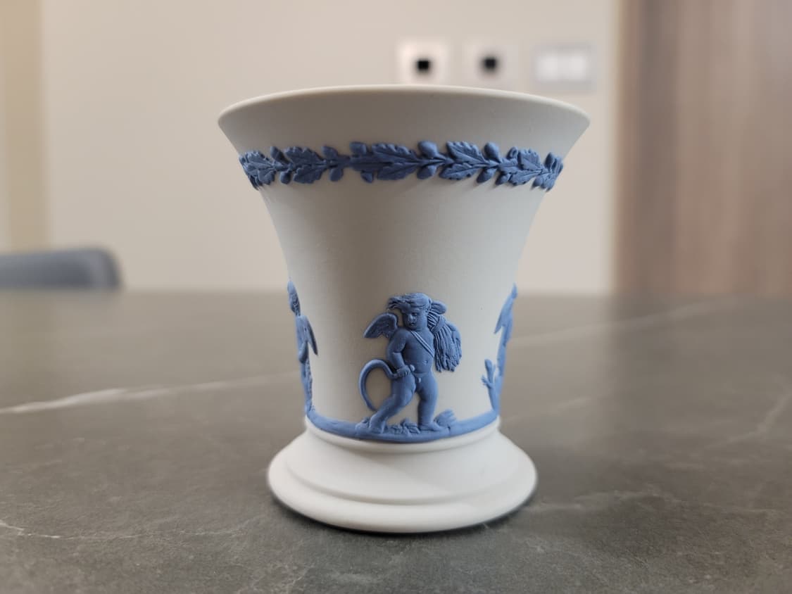 웨지우드 제스퍼웨어 라벤더 온 크림 화병 상품이미지3