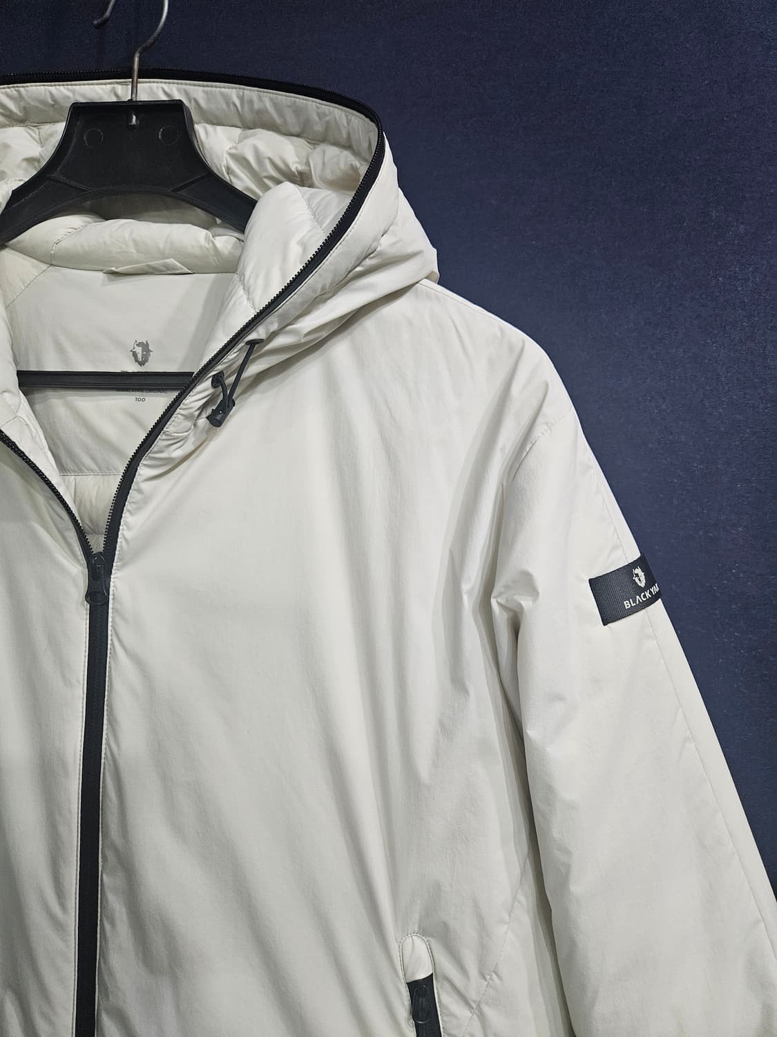 블랙컬러 아이보리컬러 남성 100 구스다운 패딩  상품이미지4