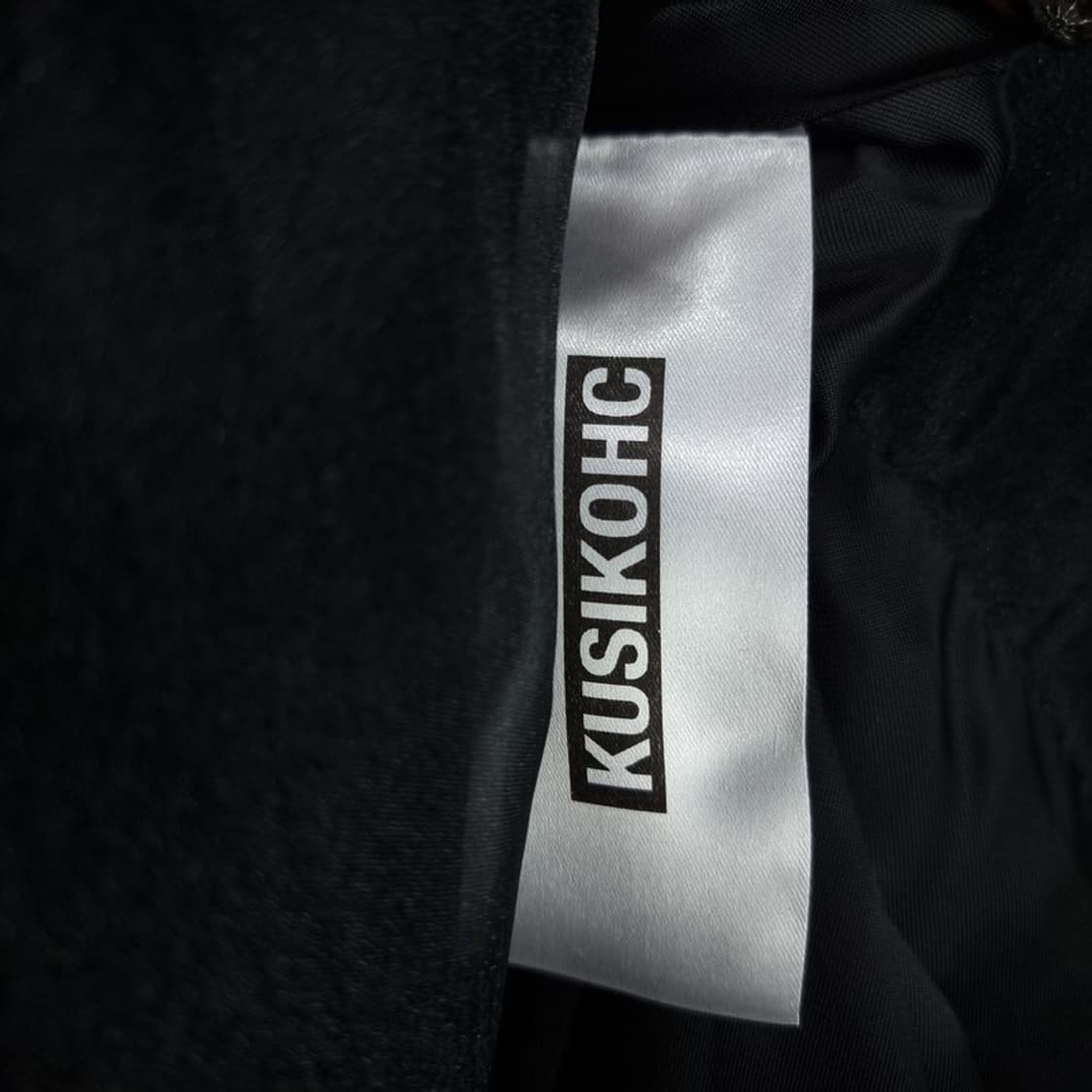 [쿠시코크] 풀 쉬폰 레이어드 셔링 롱 코트 블랙 P01263 상품이미지6