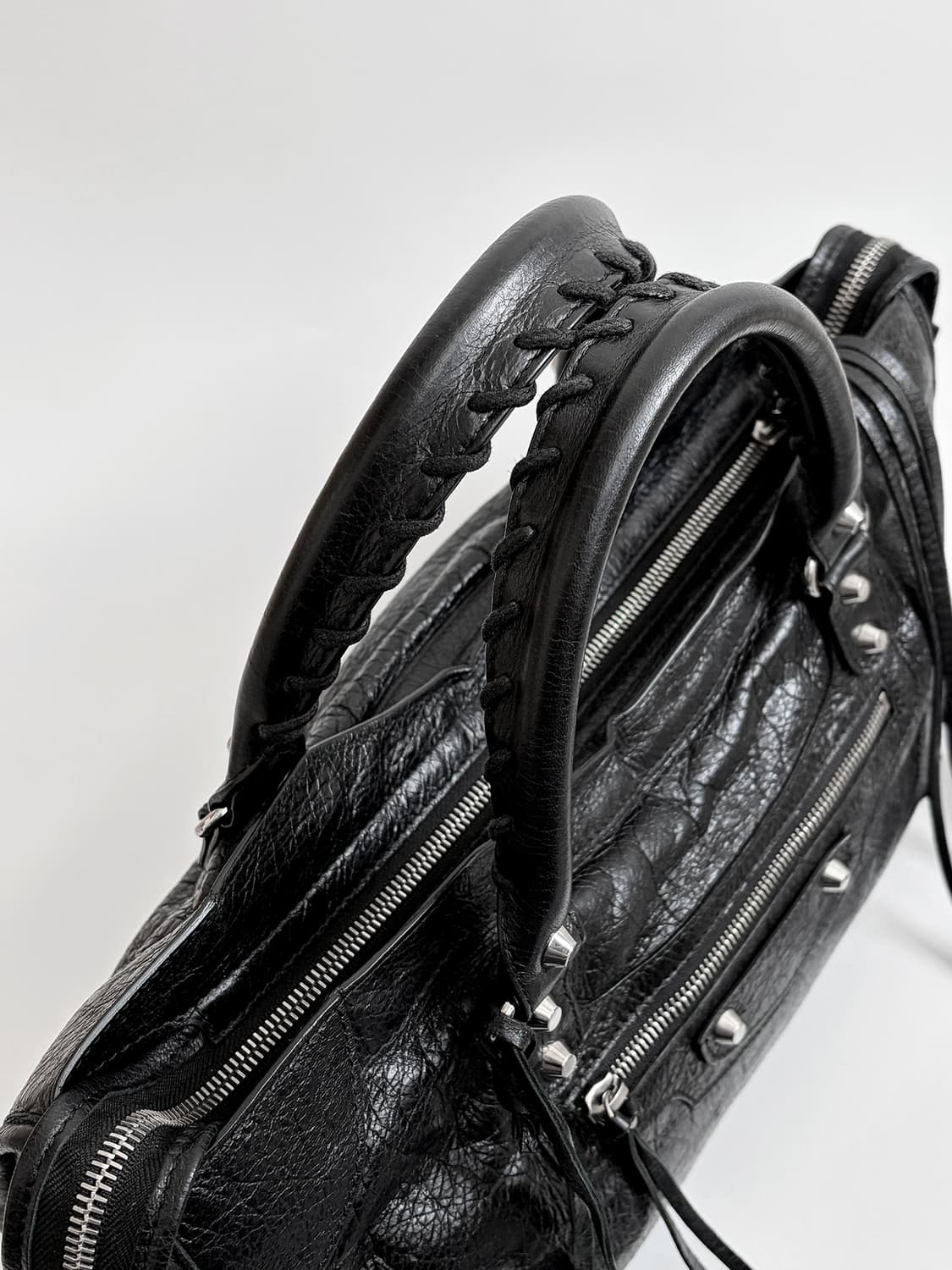 발렌시아가 클래식 시티백 미듐 판매합니다. 상품이미지5