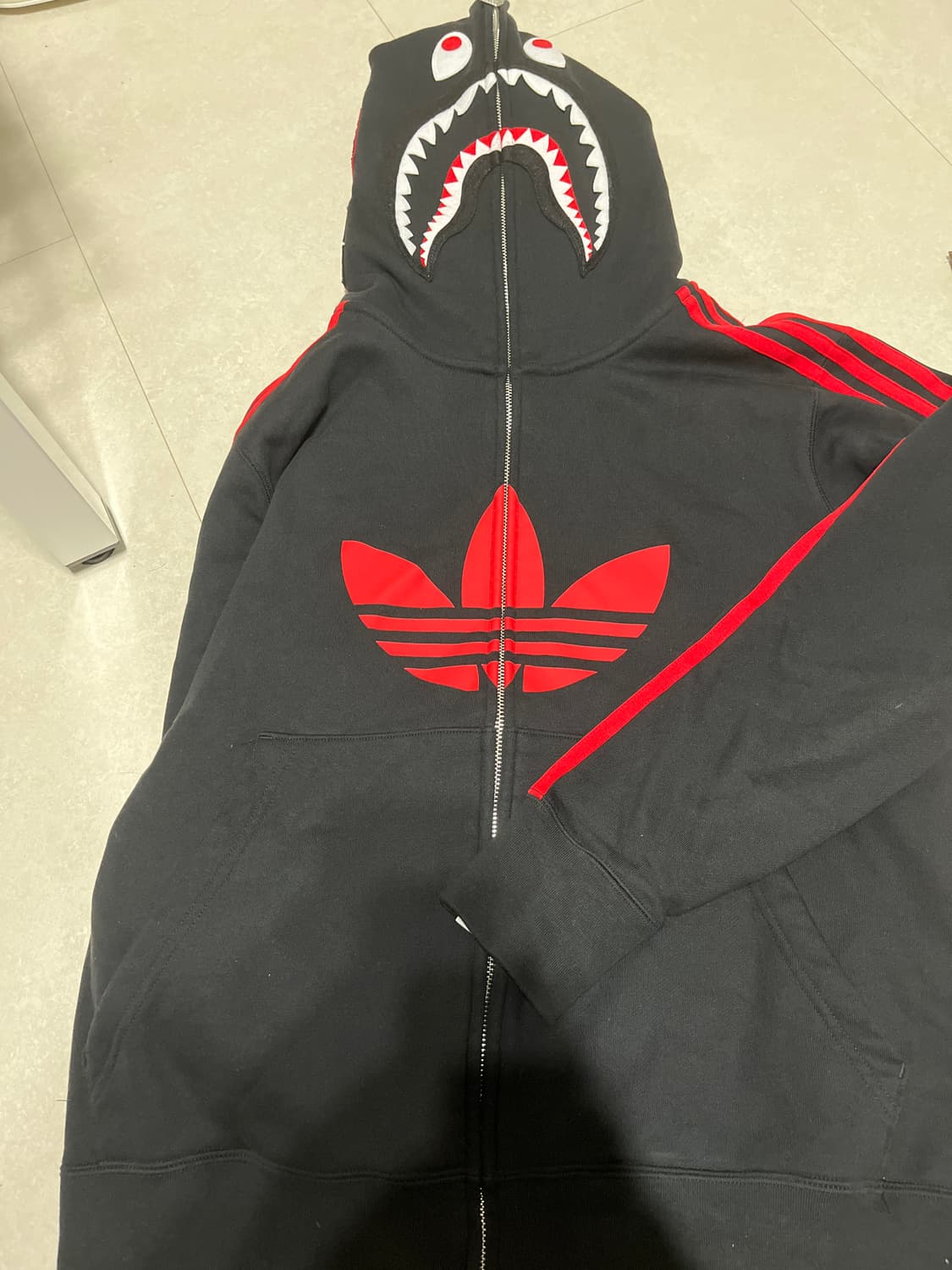 새상품급) 급처 베이프 x 아디다스 샤크후드 팝니다 상품이미지3