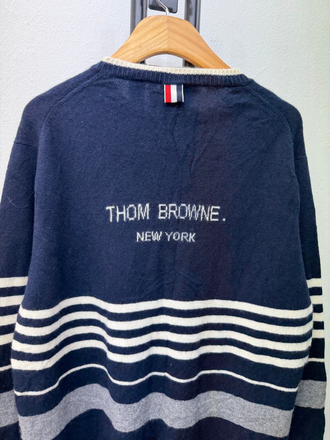 정품) 톰브라운 백로고 캐시미어100 남성니트 4 상품이미지5