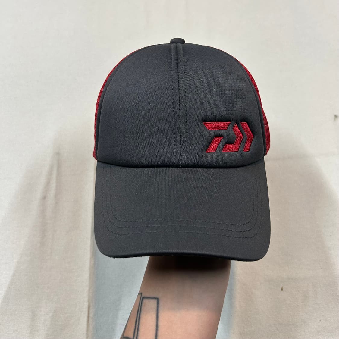 다이와 메쉬캡 모자 회색/레드 상품이미지2