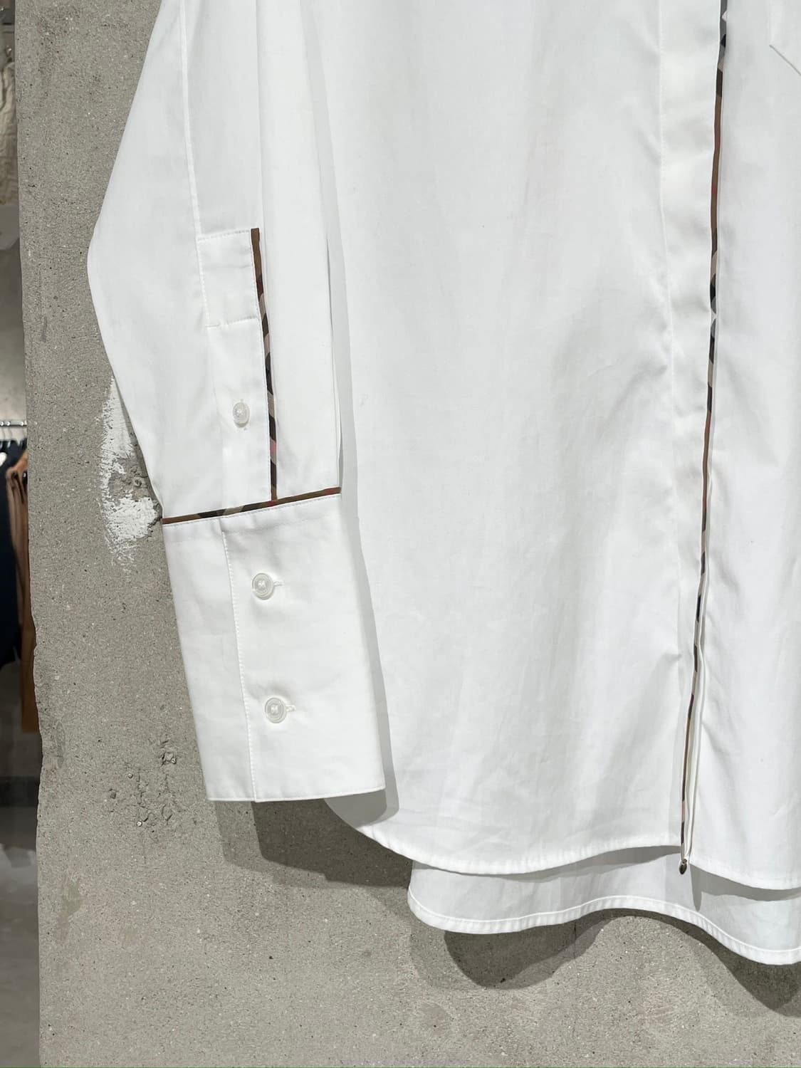 버버리 화이트 싱글 포켓 체크 트리밍 코튼 셔츠 상품이미지4