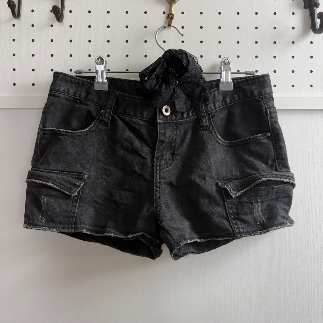 • black spandex cargo pocket shorts 상품이미지2