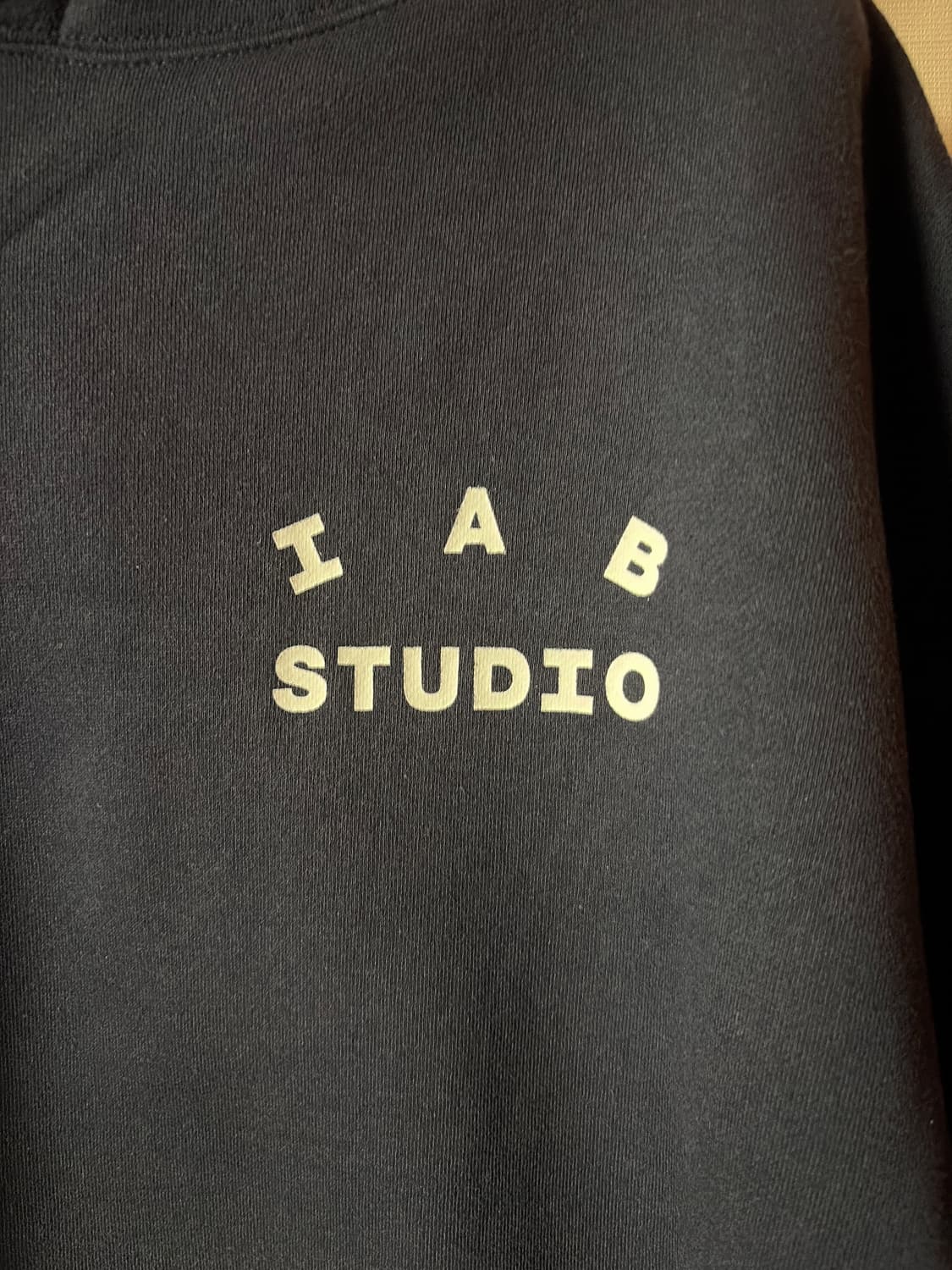 IAB studio 아이앱 스튜디오 21SS 후드티 네이비 판매합니다. 상품이미지4