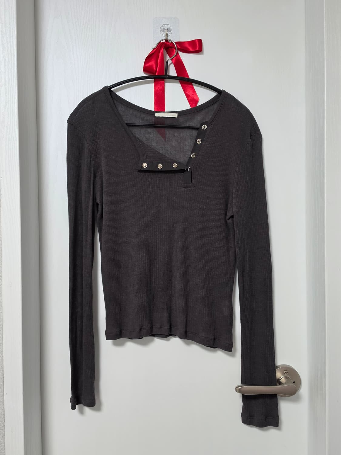 ordes 오데스 스냅 헨리넥 티 차콜 상품이미지3