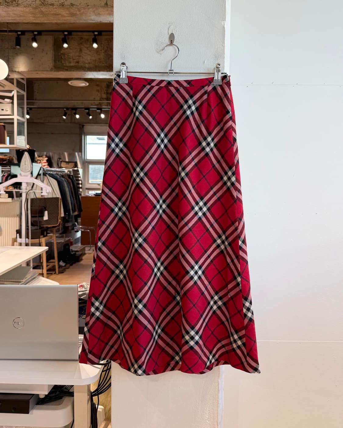 버버리 레드 노바체크 롱스커트  상품이미지2