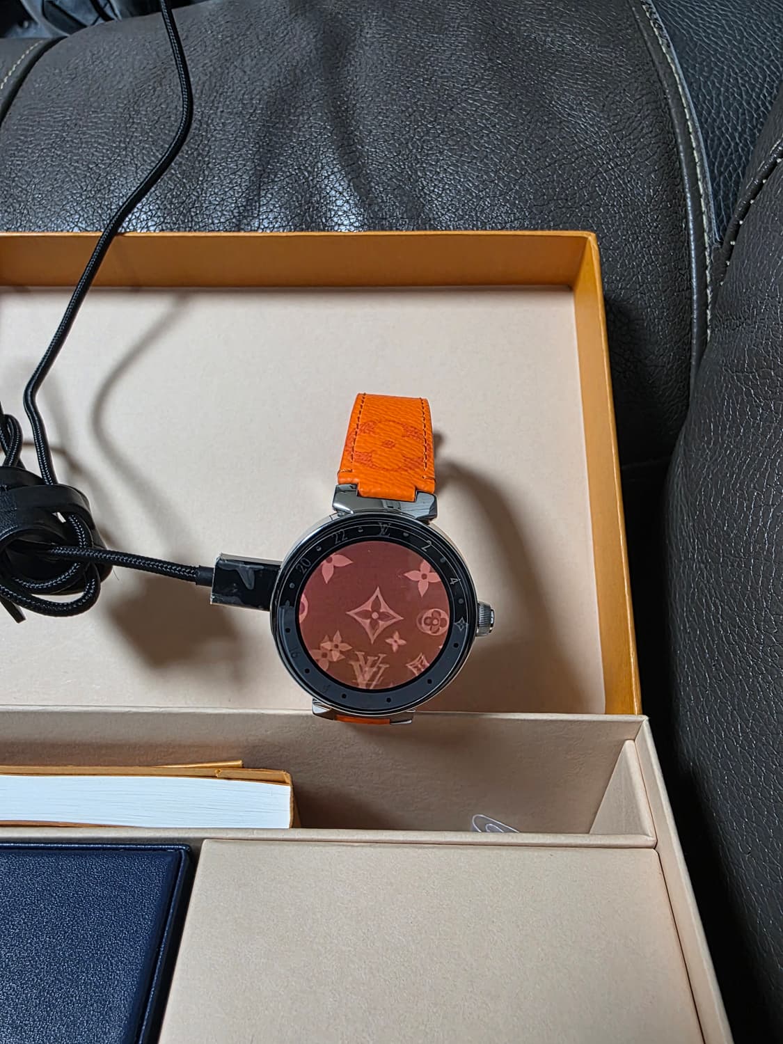 정품 루이비통 Tambour Horizon V2 스마트워치 2개 1세트  상품이미지4