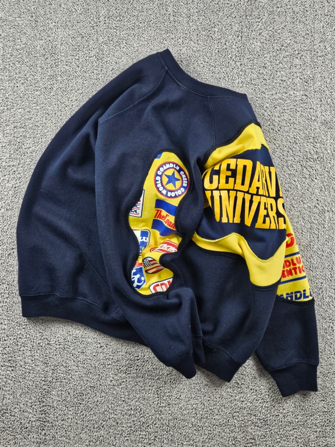 시더빌유니버시티 아플리케 커스텀 맨투맨 ( L ) / 9319 상품이미지4