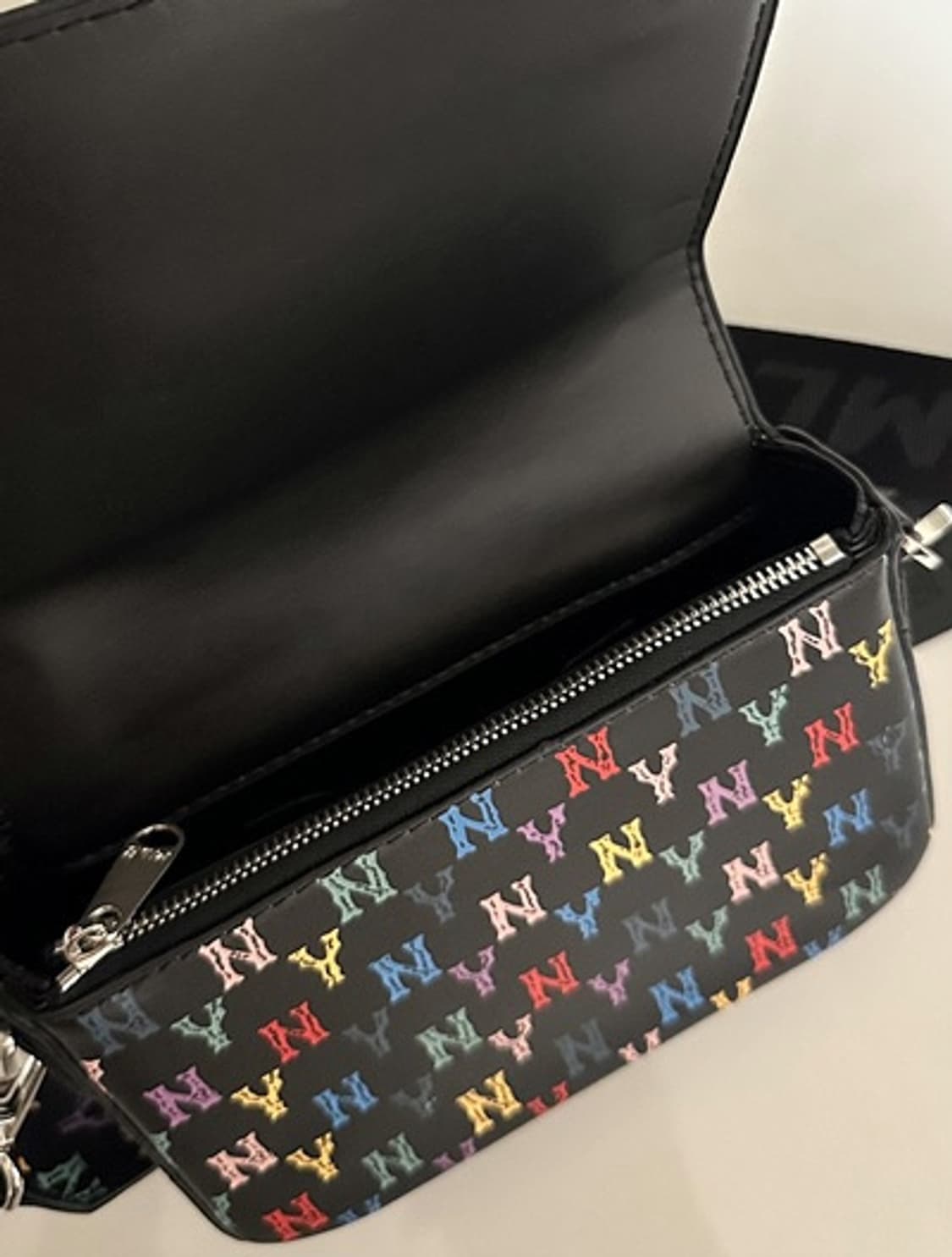 새) MLB 모노그램 레인보우 후디백  상품이미지5