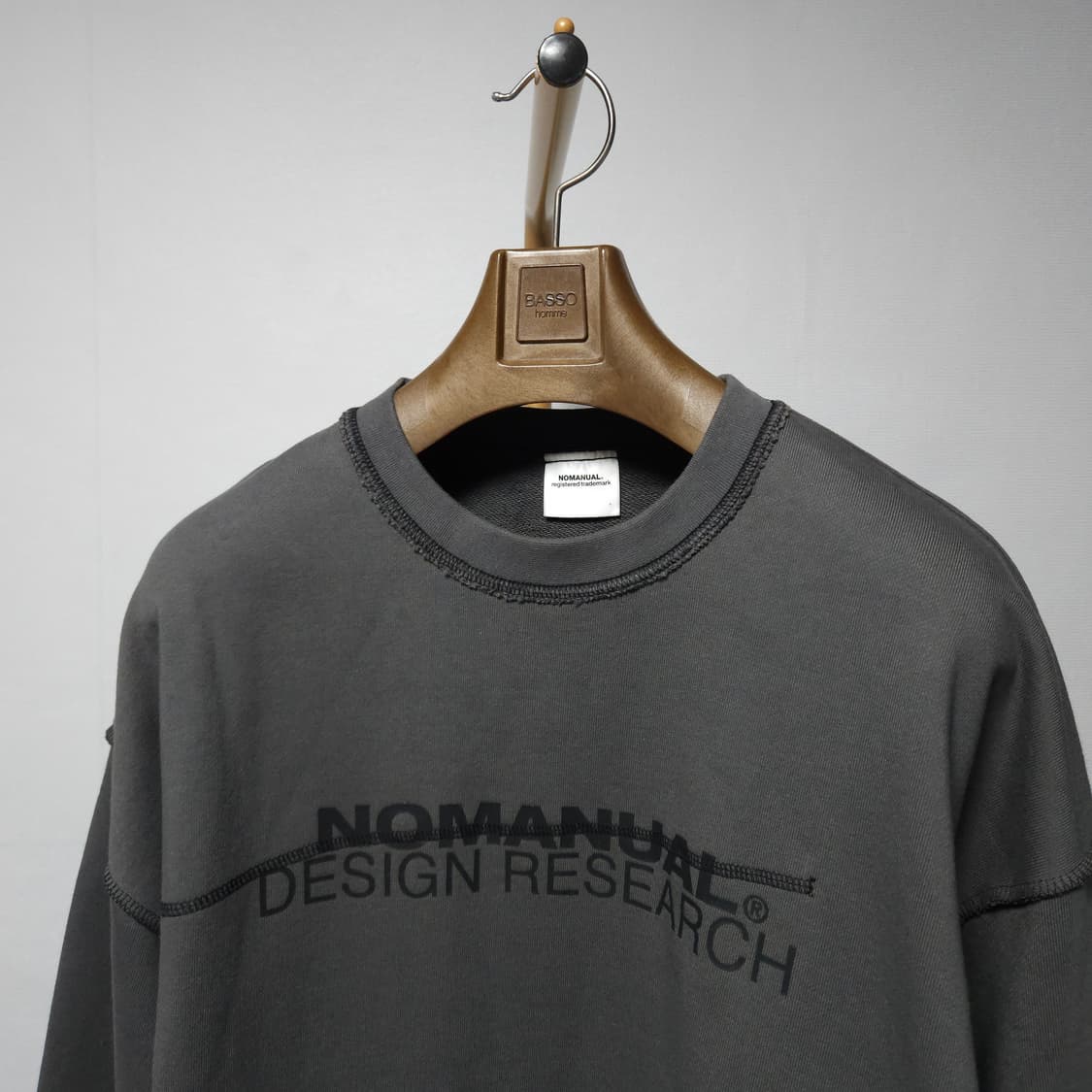 L ) 노매뉴얼 언발란스 오버핏 맨투맨 차콜 상품이미지2