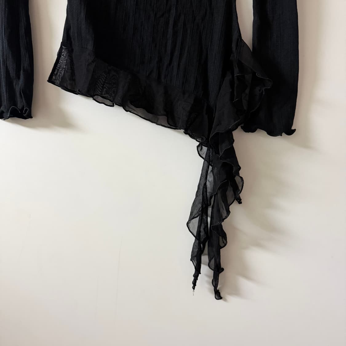 새상품 오프숄더 밑단 쉬폰 긴팔티 (블랙) 상품이미지3